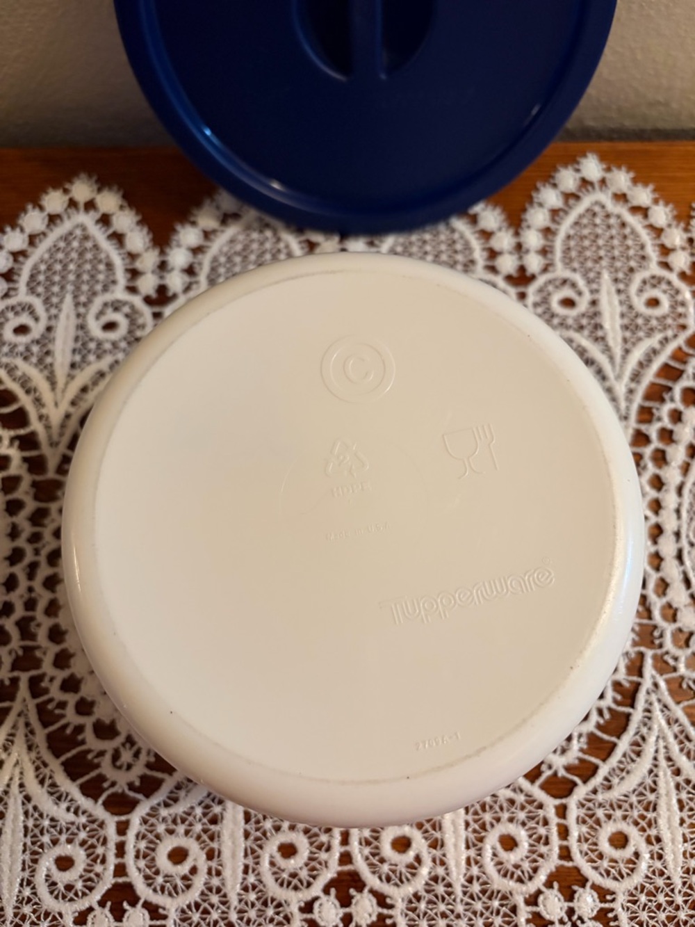 Tupperware Canister - Picture 4 of 5